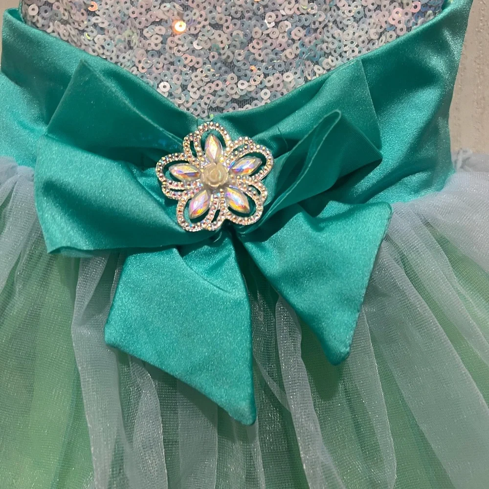 Weissman change the world‎ dance costume